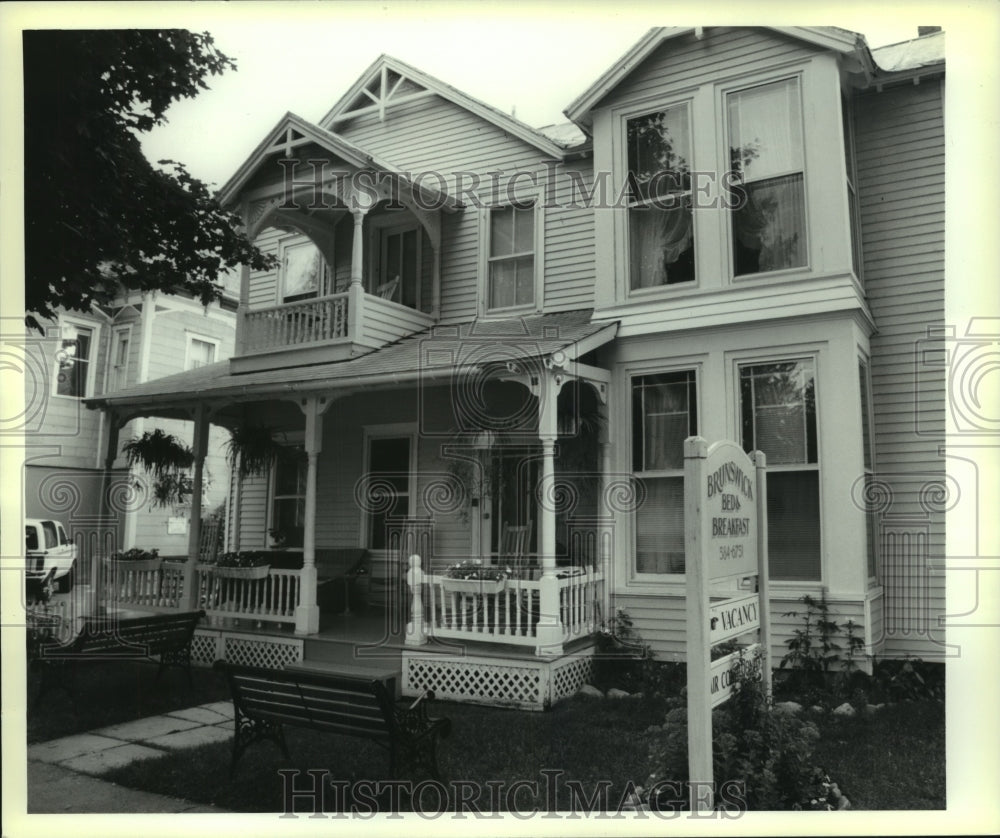 1993 Press Photo Brunswick Bed &amp; Breakfast in Saratoga Springs, New York - Historic Images