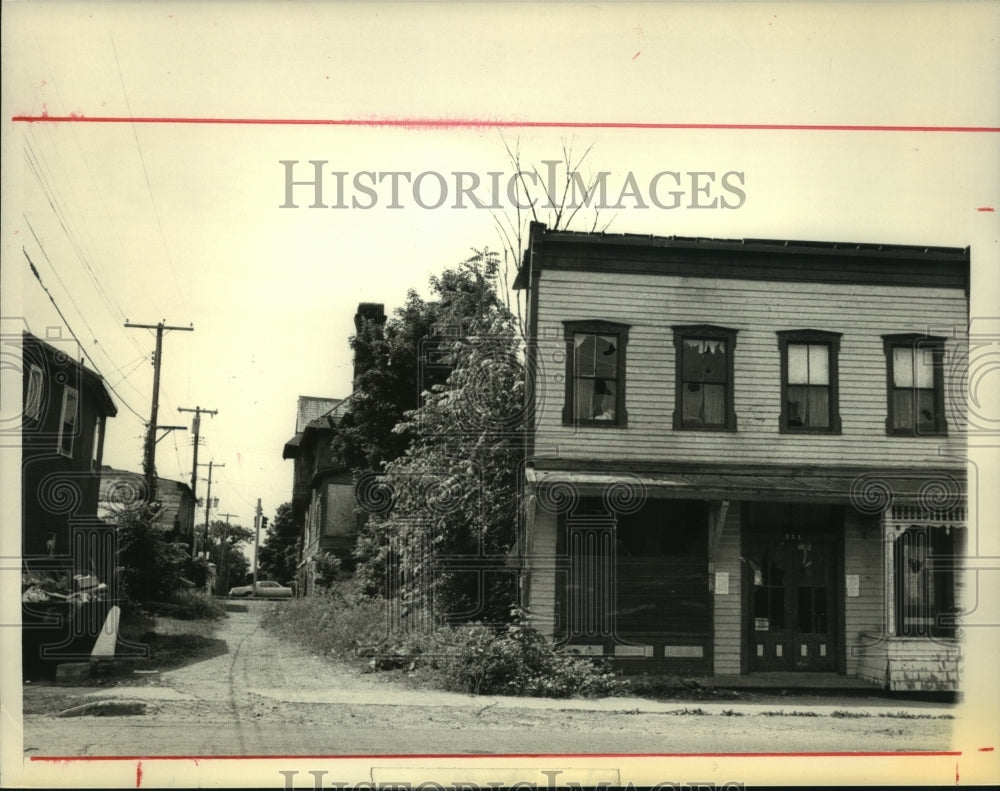 1985 Press Photo Building on Congress Street in Saratoga Springs, New York - Historic Images
