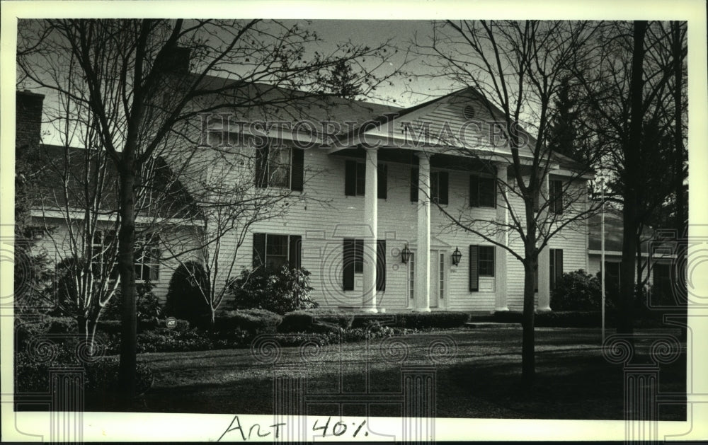 1990 Press Photo Home on Broadway in Saratoga Springs, New York - tua05462 - Historic Images