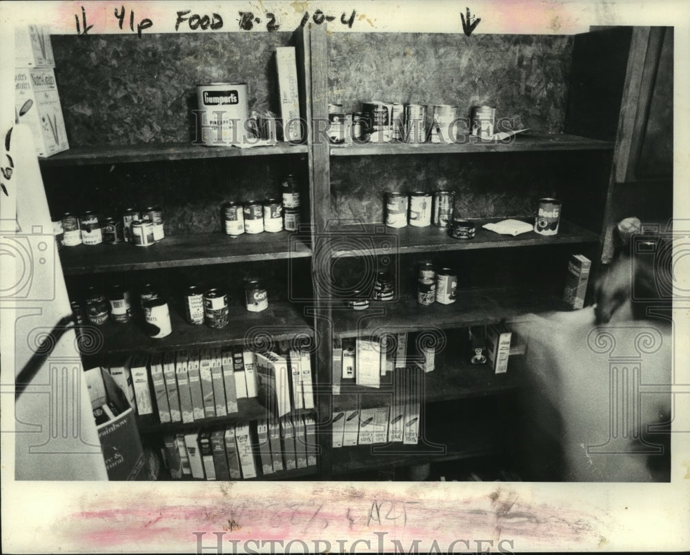 1982 Press Photo Food Pantry - tua05483 - Historic Images