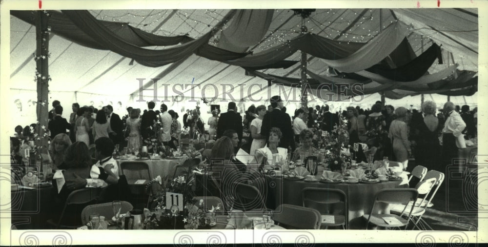1991 Press Photo Reception tent, dinner area, SPAC Gala - tua05511 - Historic Images