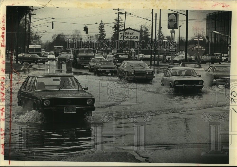 1974 Press Photo Flood, looking Southeast on Western Avenue McKownville New York-Historic Images