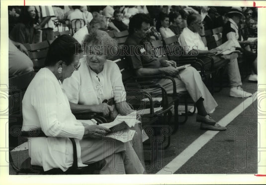 1993 Press Photo Win Griffith & Mary Novak Saratoga Racecourse, Saratoga Springs - Historic Images