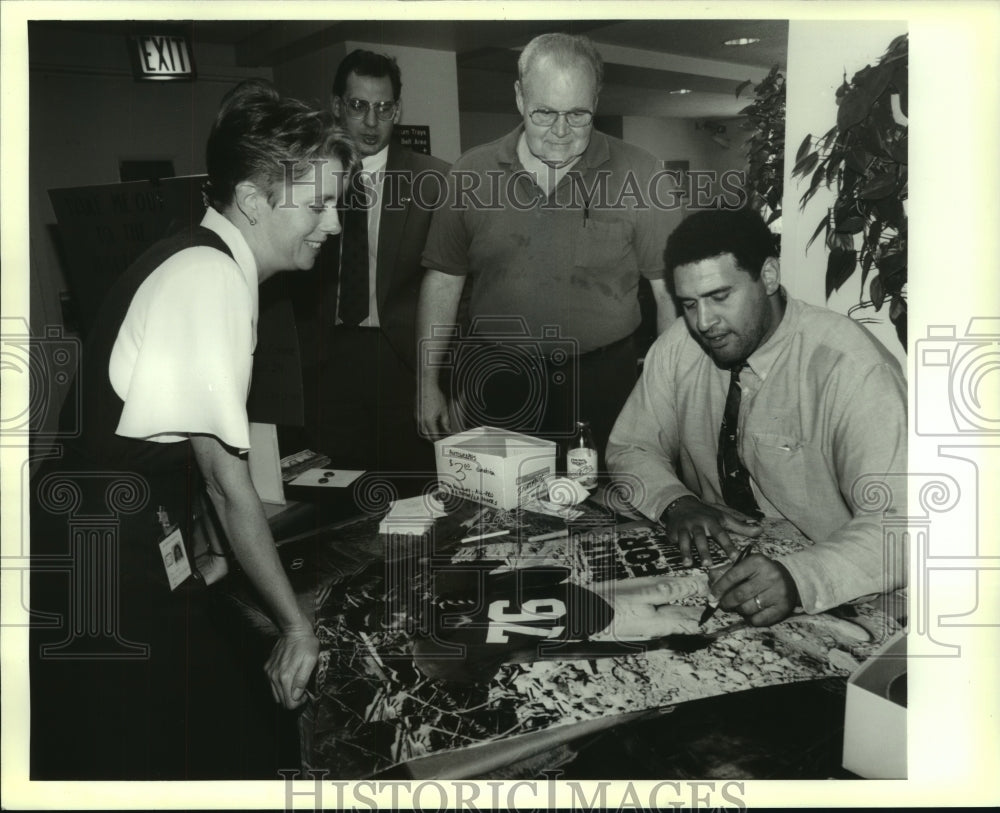 1993 Press Photo New England Patriots star signs poster at Albany, NY hospital - Historic Images