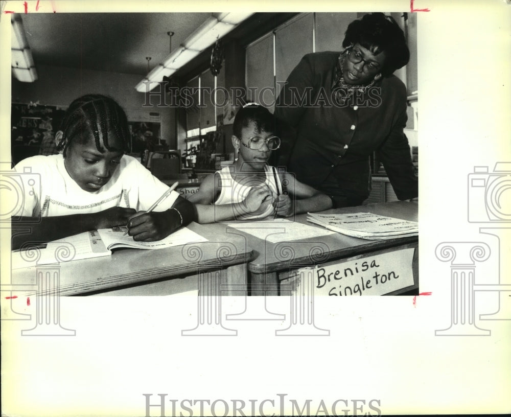 1990 Press Photo Giffen School Albany Rananda Ryan Brenisa Singleton &amp; Principal - Historic Images