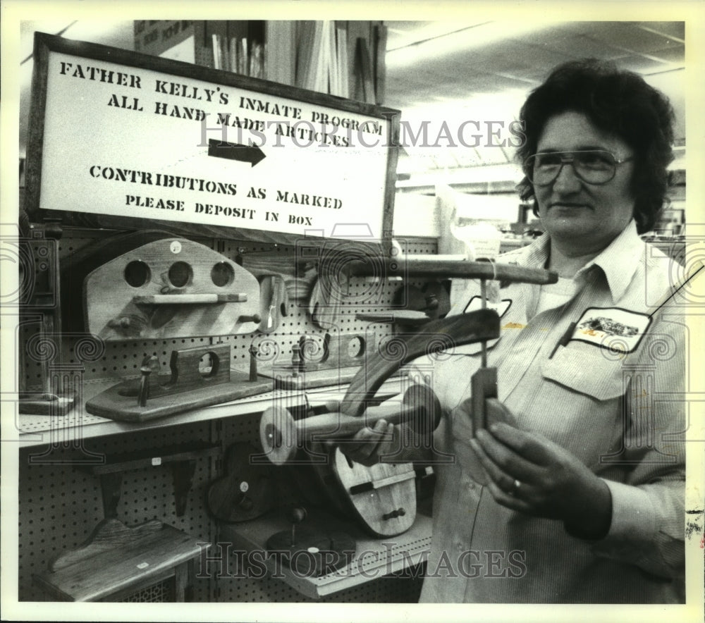 1990 Press Photo Wood pieces made by Saratoga, NY County jail inmates for sale - Historic Images