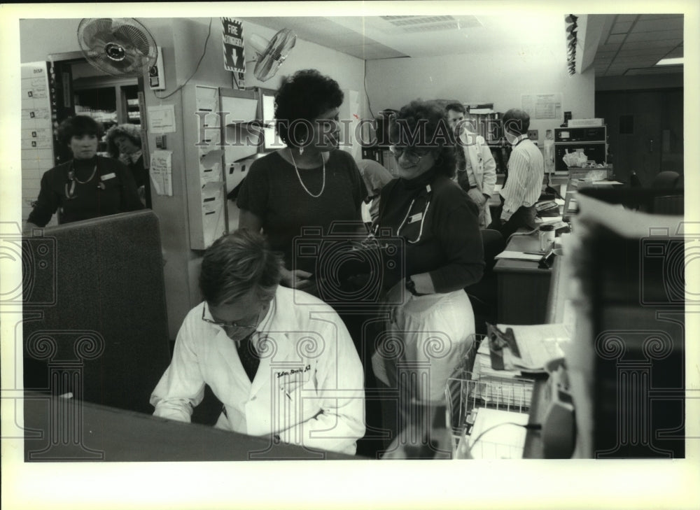 1993 Press Photo St. Peter's Hospital Emergency Room Employees - tua05705 - Historic Images