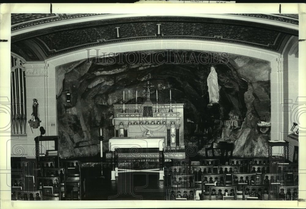 1987 Press Photo St. Vincent&#39;s Apartments, Grotto of Our Lady of Lourdes Chapel - Historic Images