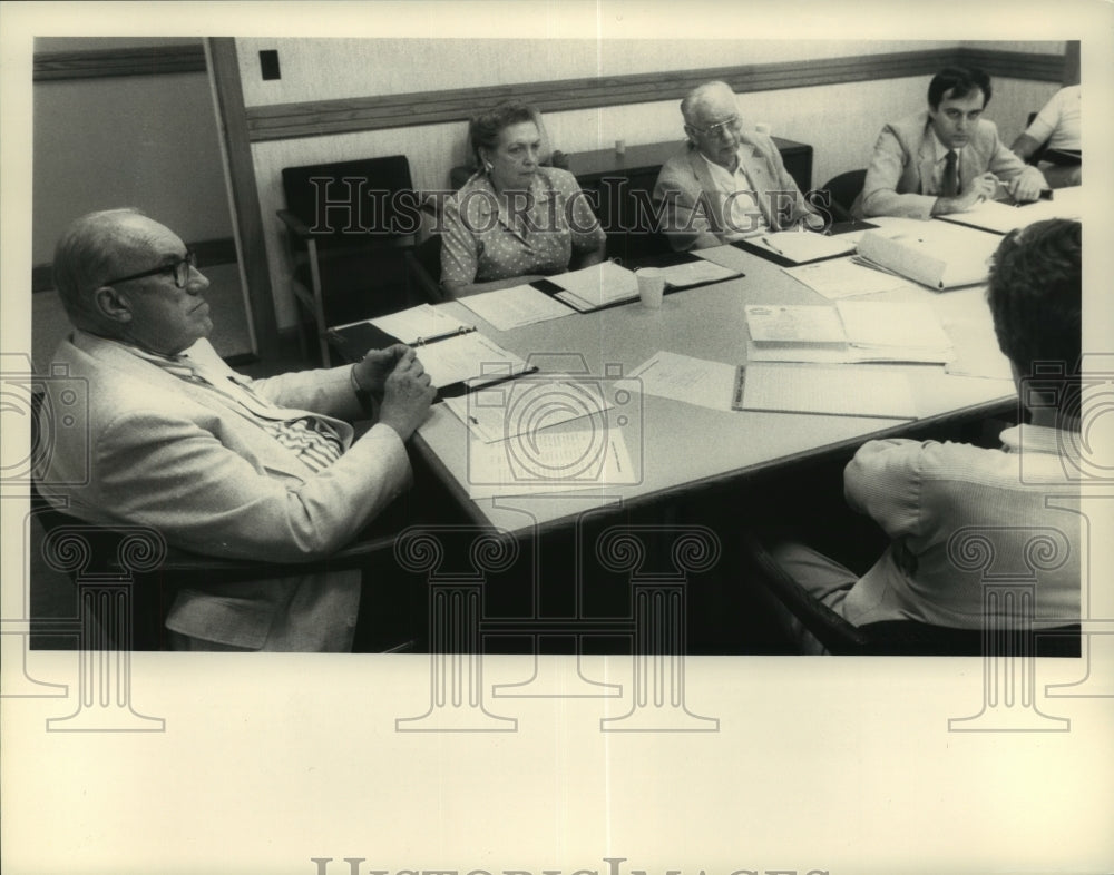 Press Photo Business meeting in a conference room - tua05733 - Historic Images