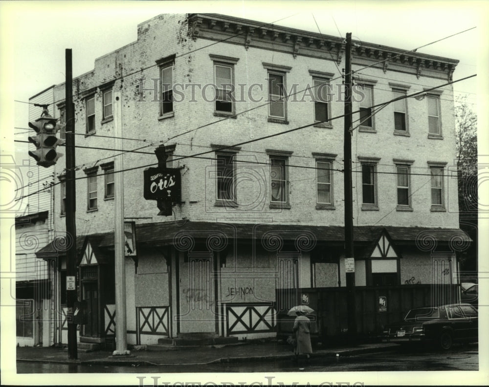 1990 Press Photo Otis&#39; bar on Northern Boulevard in Albany, New York - tua05744 - Historic Images