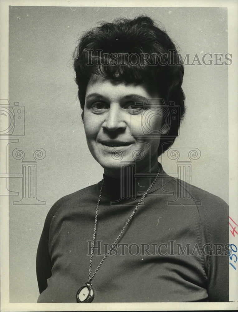 1972 Press Photo Mrs. Arthur M. Young, Jr. - Historic Images