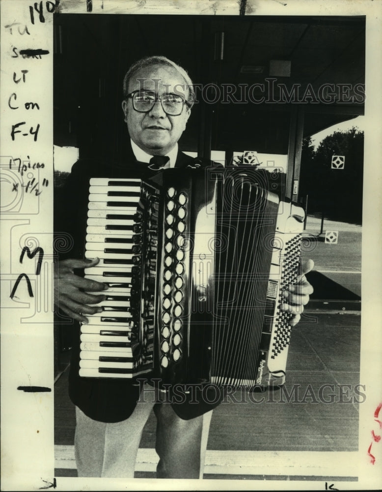 1982 Press Photo Tommy Ippalito plays accordion - tua05788 - Historic Images