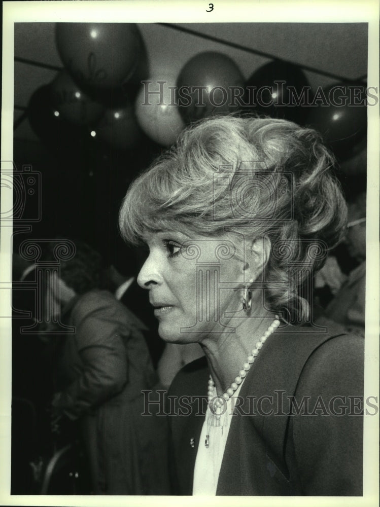 1989 Press Photo Terri Garafalo, Clifton Park Supervisor candidate, Restaurant - Historic Images