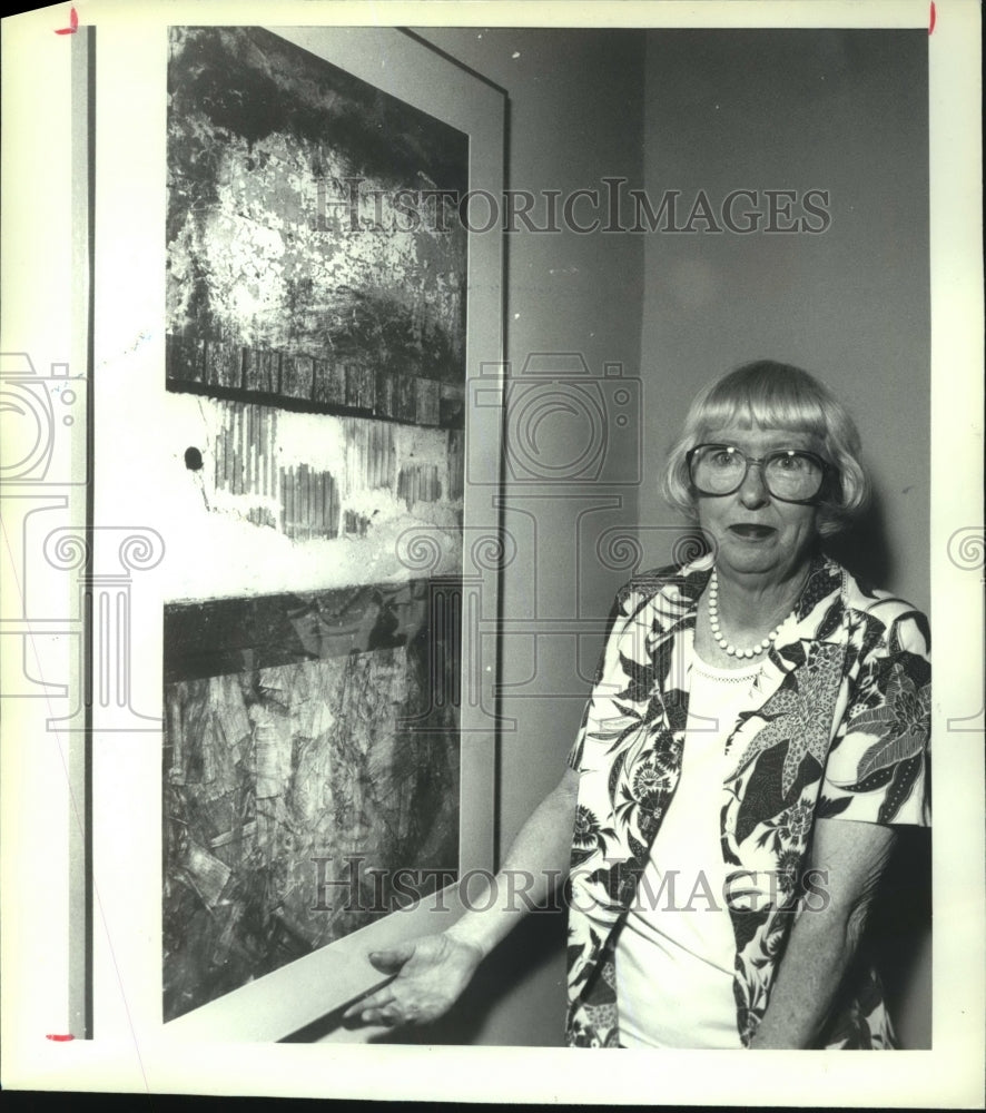 1992 Press Photo Ruth Alley displays her art at Russell Sage College, Troy, NY - Historic Images