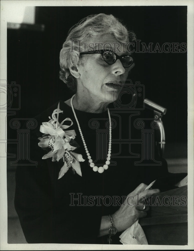 1970 Press Photo Helena Wittiger, Social Studies Bureau, Loudonville, New York-Historic Images
