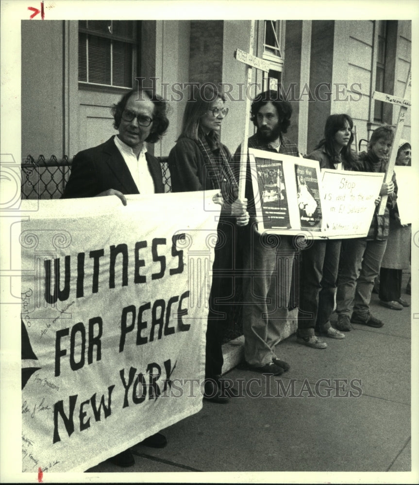 1987 Press Photo Adolfo Perez Esquival, Lenten Witness Vigil, Troy Post Office - Historic Images