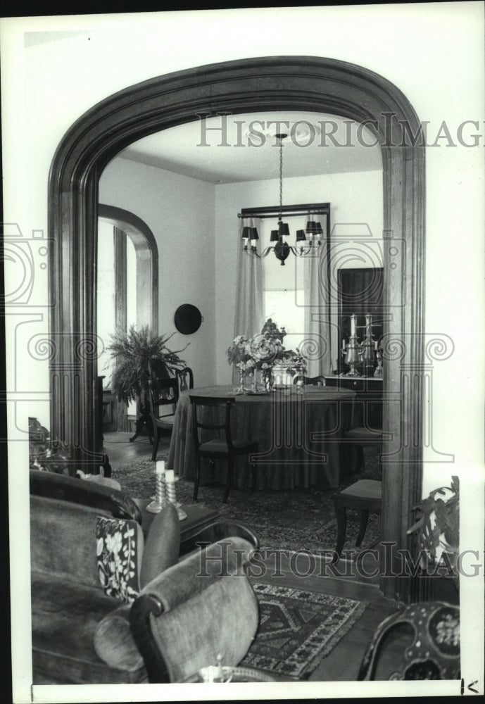 1991 Press Photo Meg Mundy, Interior Decor - tua06026 - Historic Images