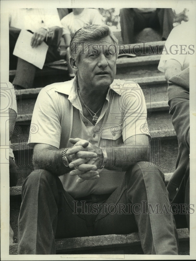 1986 Press Photo Baseball Player Pete Whisenant sits in bleachers - tua06107- Historic Images
