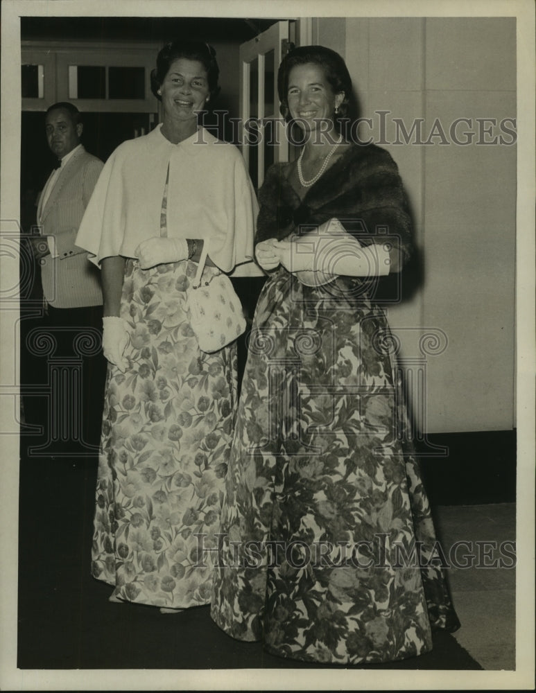 1965 Press Photo Mrs Robert Jones, Mrs Weston Wheeler Saratoga Performing Arts-Historic Images