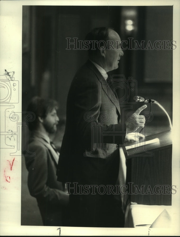 1983 Mayor Whalen addressing Albany Association of Merchants - Historic Images