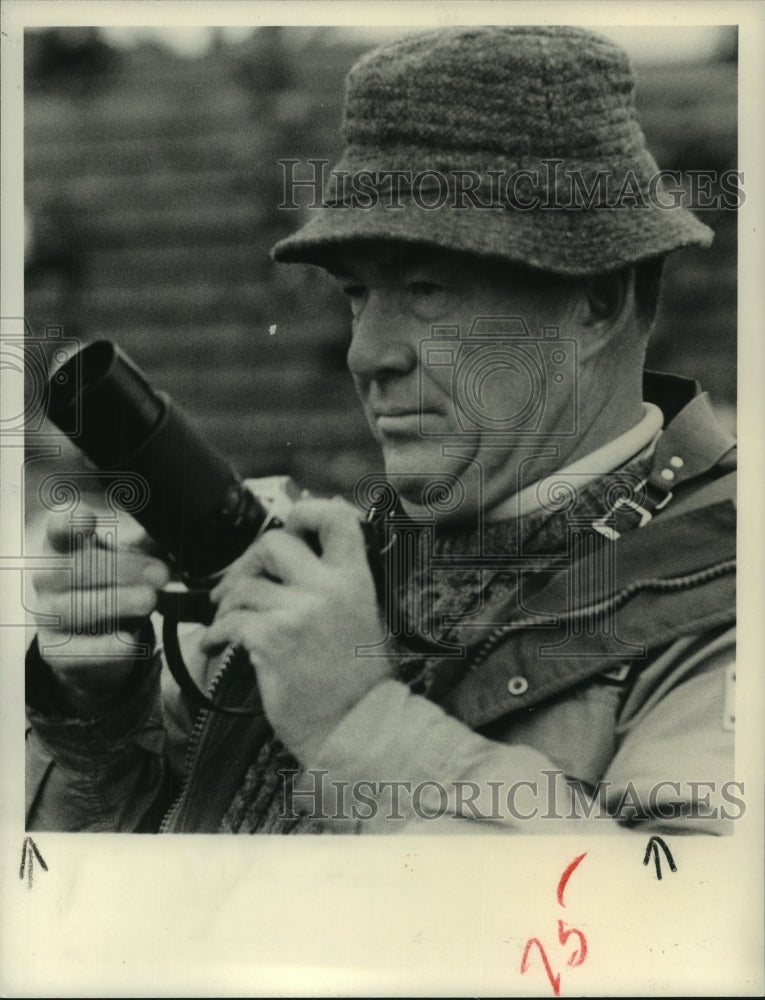 1989 Press Photo Albany, NY Mayor Whalen takes photos at son's high school game - Historic Images