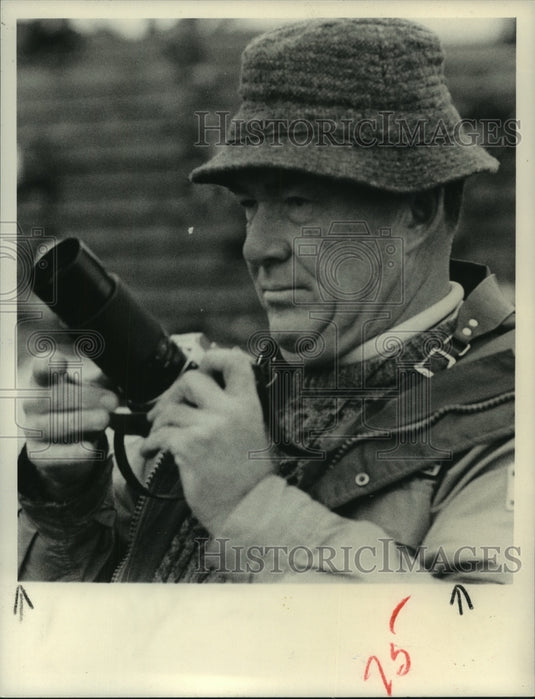 1989 Press Photo Albany, NY Mayor Whalen takes photos at son's high school game - Historic Images