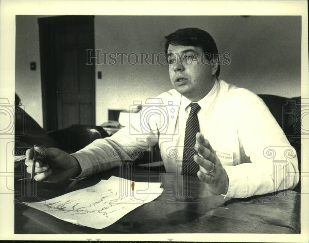 1987 Press Photo New York Power Authority Community Relations Manager John Hamor - Historic Images