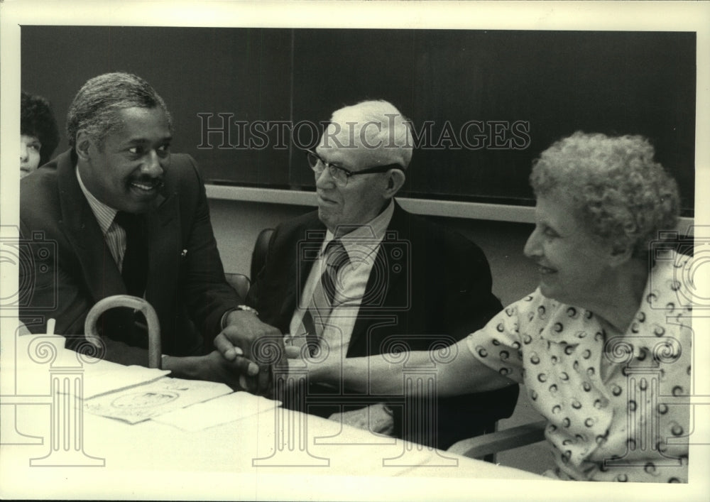 1983 Press Photo Albany, NY Psychiatric Center ceremony to honor volunteers - Historic Images
