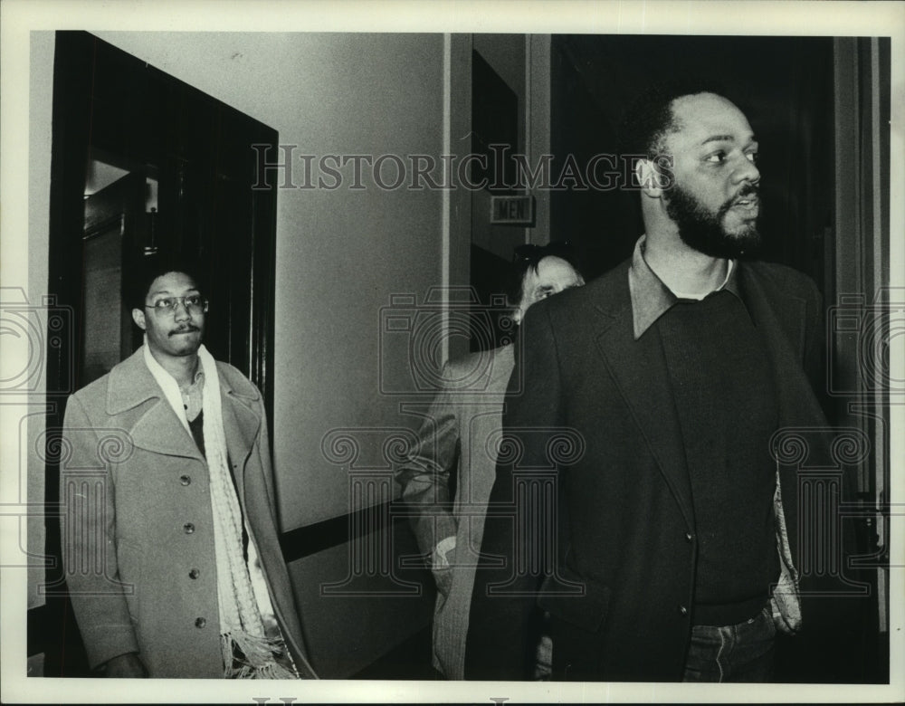 1981 Michael Young entering Albany County Courthouse, New York - Historic Images