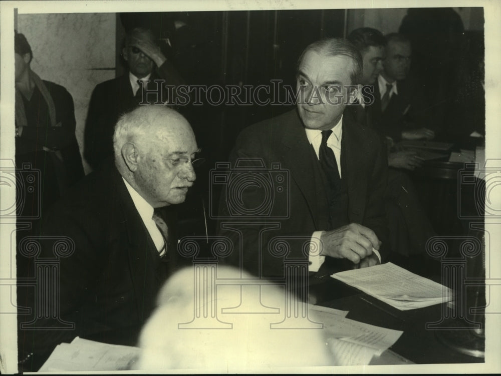 1934 Owne D. Young speaks to Senate Banking Committee in Washington - Historic Images