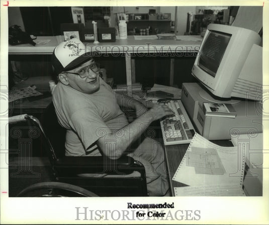 1992 Iancu Goldstein, from Rumania, at the terminal, Clifton park - Historic Images