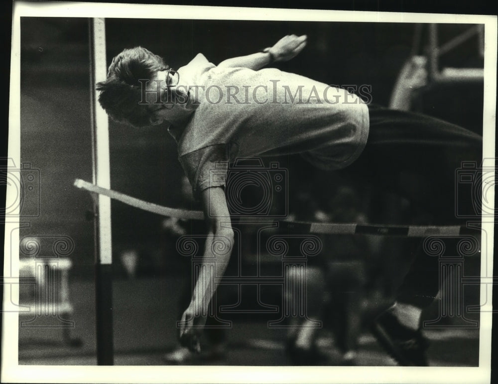 Press Photo Jeff Wells of Schuylerville during the high jump at Union College - Historic Images