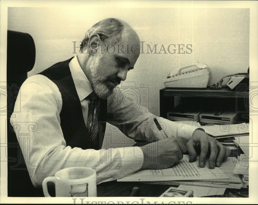 1986 Albany, New York attorney Paul M. Whitaker in his office - Historic Images