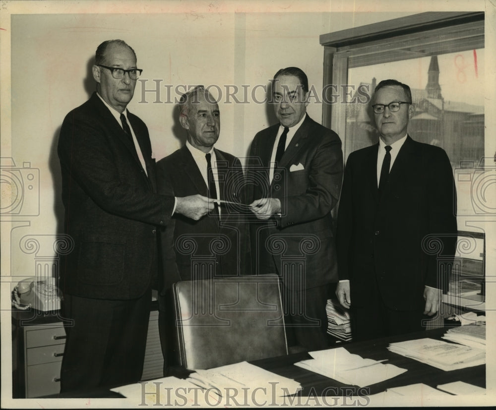 1965 Press Photo Carl Whitbeck - tua06784 - Historic Images