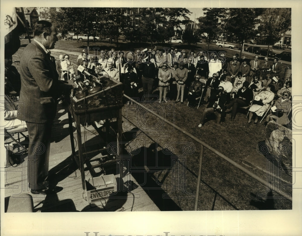 1984 Mayor Thomas Whalen, Wallenberg Park - Historic Images