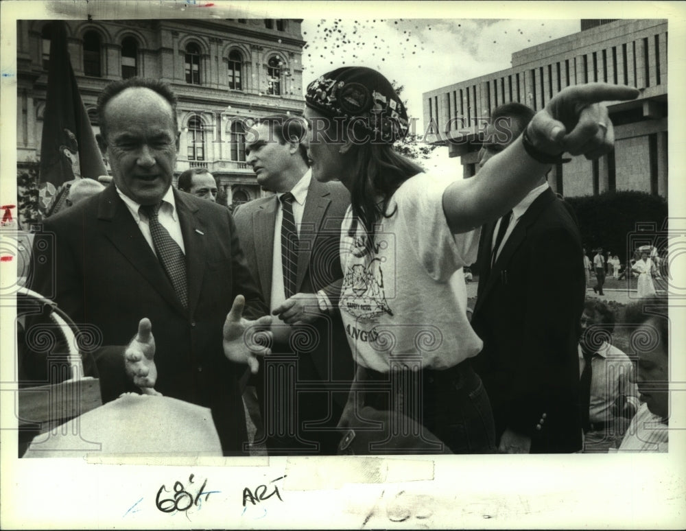 1987 Mayor Thomas Whelan &amp; Lisa Sliwa, Capitol Park, Albany - Historic Images