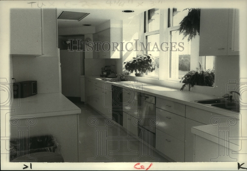 1985 Press Photo Caterer&#39;s Kitchen, Wharton Residence, University Plaza, Clifton - Historic Images