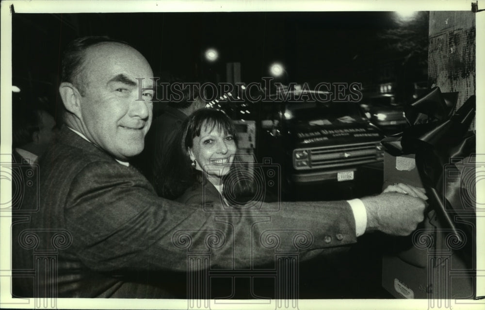 1989 Press Photo Albany, NY Mayor Thomas Whalen at tree lighting ceremony - Historic Images