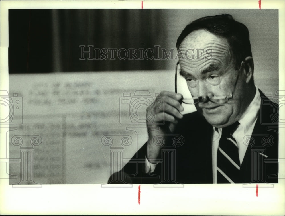 1989 Albany, New York Mayor Whalen unveils budget at City Hall - Historic Images