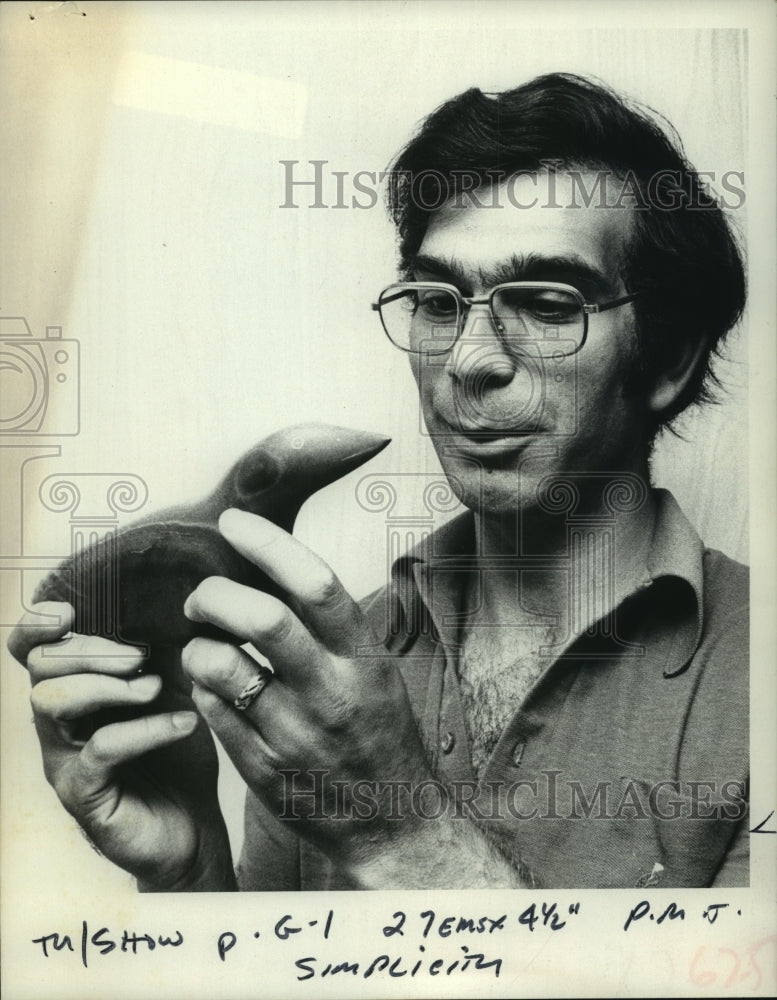 1975 Frank Muscolino examines carved wooden duck - Historic Images