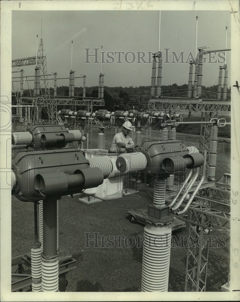 1972 Press Photo Leeds Switching Station, Niagara Mohawk - tua07577-Historic Images