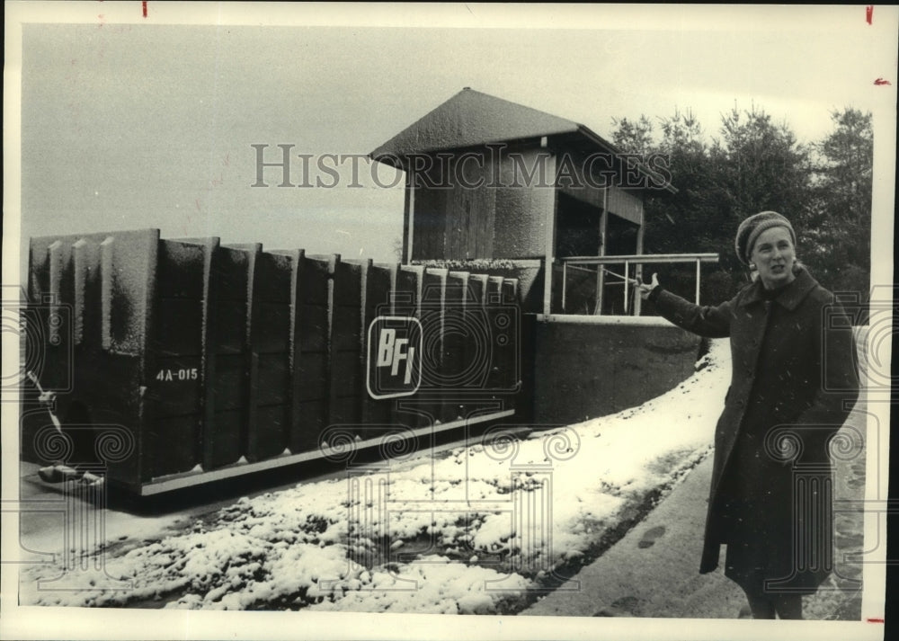 1983 Press Photo Niskayuna, NY Landfill station supervisor Mrs. Marty Moore - Historic Images