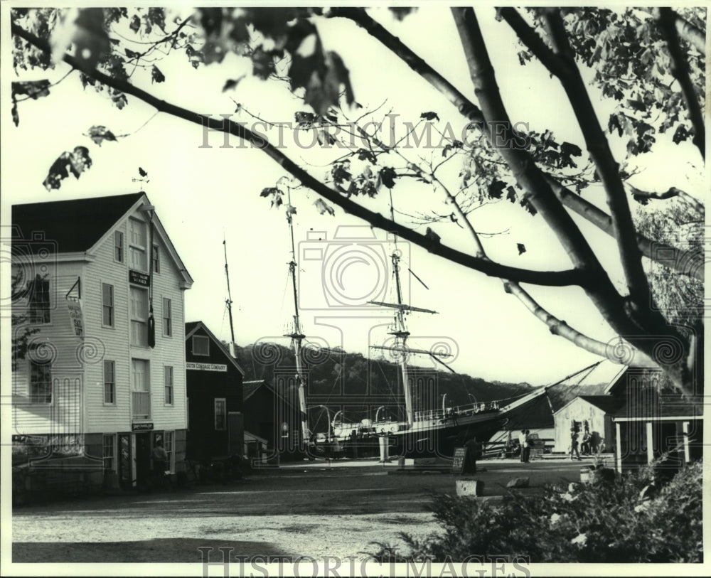 1984 Press Photo View of the Mystic Seaport Museum grounds in Connecticut - Historic Images