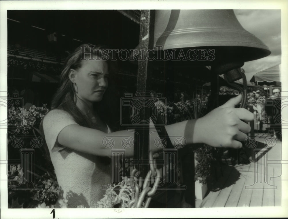 1994 Press Photo Lisa Murty, bell ringer at Saratoga Flat Track in New York - Historic Images