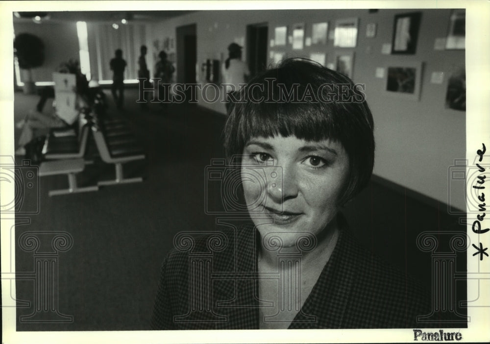 1992 Press Photo Albany, New York airport Marketing Manager Susan Gould - Historic Images