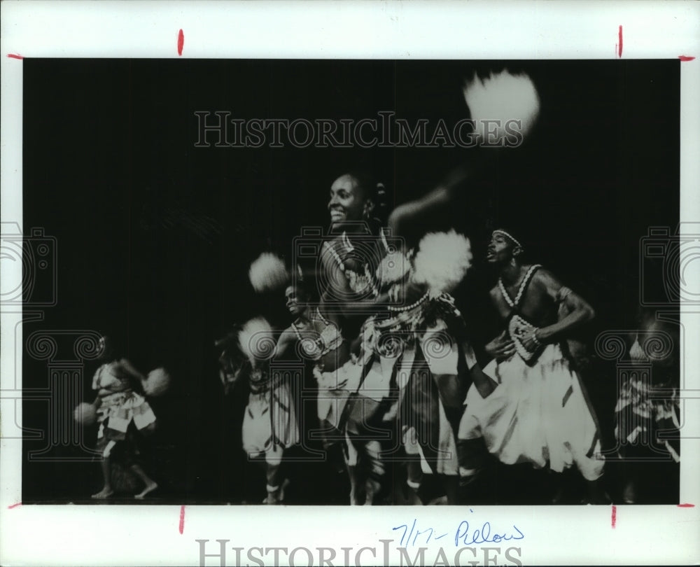 1991 Press Photo Muntu Dance Theatre &quot;Soli&quot; - tua07953- Historic Images