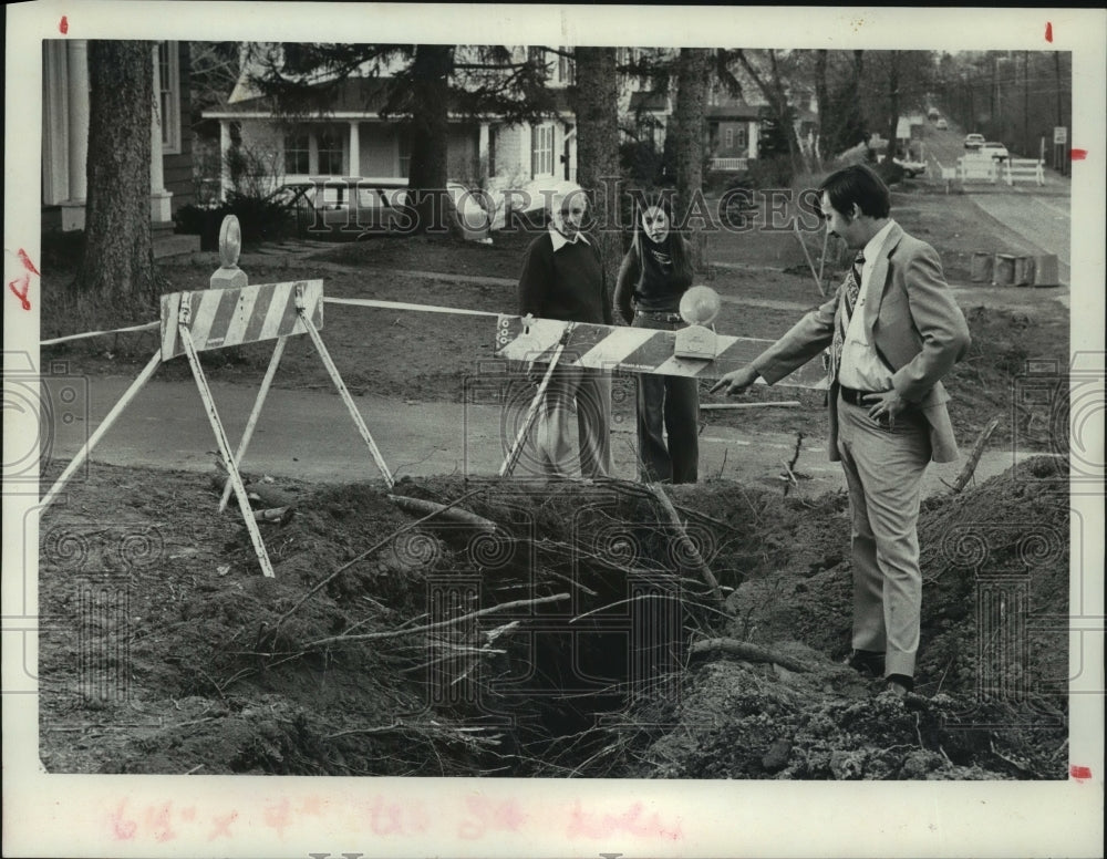 1977 Richard Graft shows people severed tree roots, Niskayuna - Historic Images