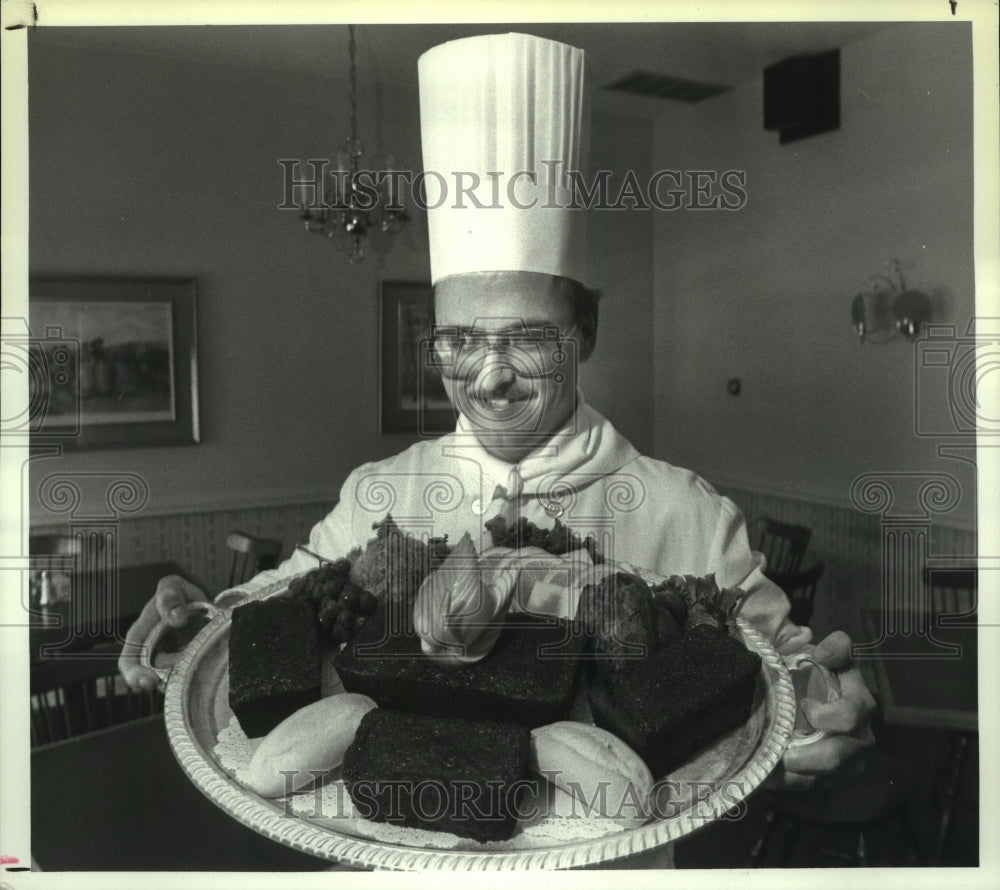 1990 Press Photo LaGalleria chef Dennis Murphy, Clifton Park, New York - Historic Images