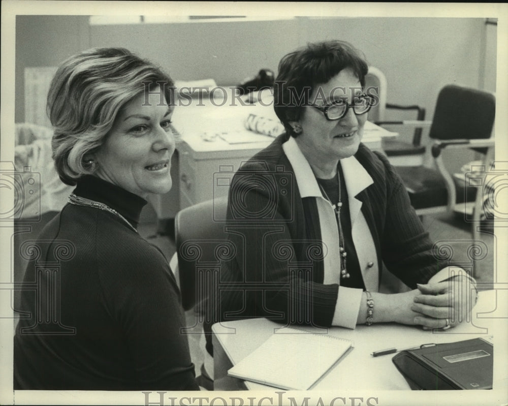 1973 Jane Schneider and Irene Murdoch in New York - Historic Images