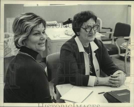 1973 Jane Schneider and Irene Murdoch in New York - Historic Images